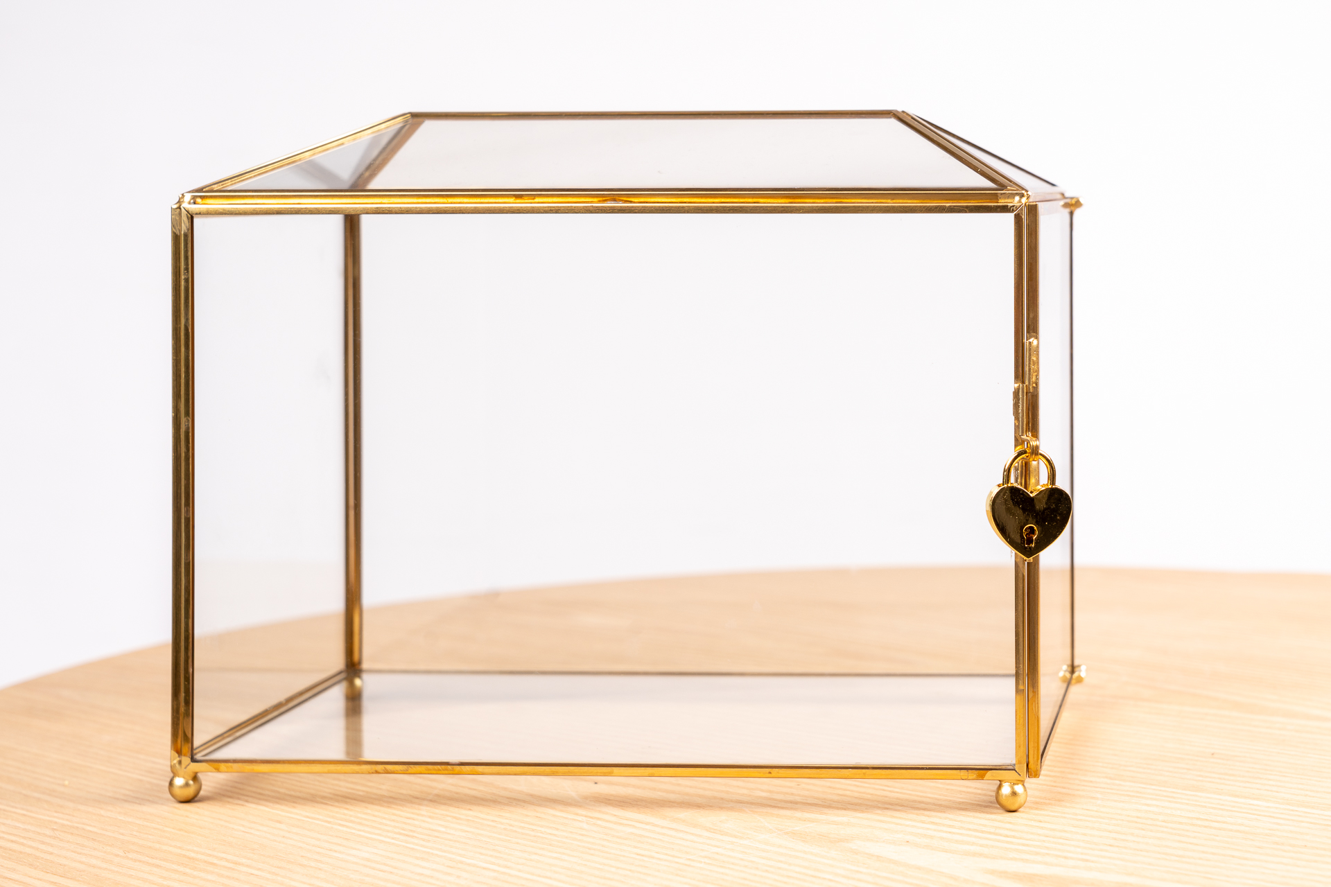 Urne en laiton et verre